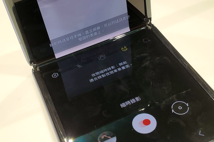 三星 Galaxy Z Flip 今日展開預購，台灣 2/21 限量上市，實機功能如何？搶動手玩玩看！ - 阿祥的網路筆記本