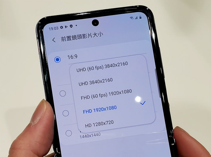 三星 Galaxy Z Flip 今日展開預購，台灣 2/21 限量上市，實機功能如何？搶動手玩玩看！ - 阿祥的網路筆記本