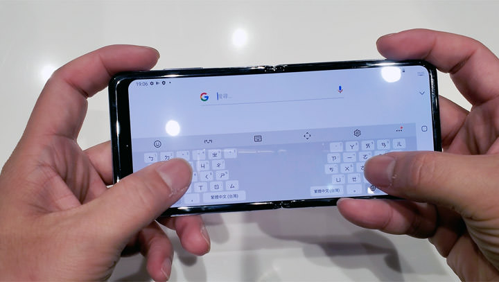 三星 Galaxy Z Flip 今日展開預購，台灣 2/21 限量上市，實機功能如何？搶動手玩玩看！ - 阿祥的網路筆記本