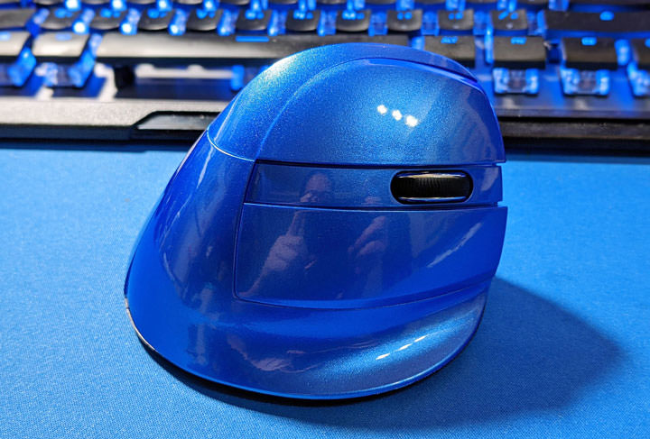 DeLUX M618mini 雙模垂直靜音無線光學滑鼠開箱：告別「滑鼠手」，試試看「垂直側握」新姿勢！ - 阿祥的網路筆記本