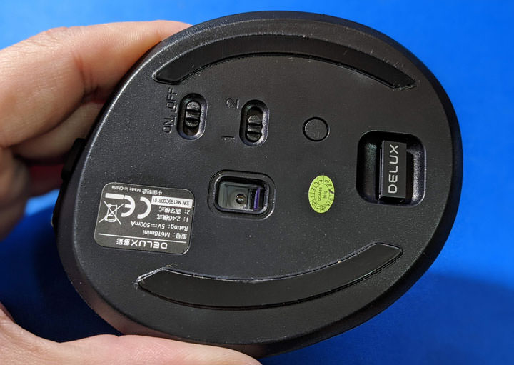 DeLUX M618mini 雙模垂直靜音無線光學滑鼠開箱：告別「滑鼠手」，試試看「垂直側握」新姿勢！ - 阿祥的網路筆記本