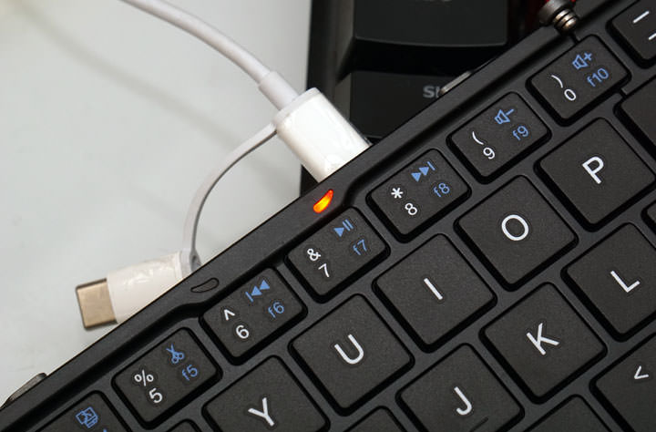 手機也能高效率打字！超便攜 B.O.W. 航世三摺疊藍牙鍵盤開箱！ - 阿祥的網路筆記本