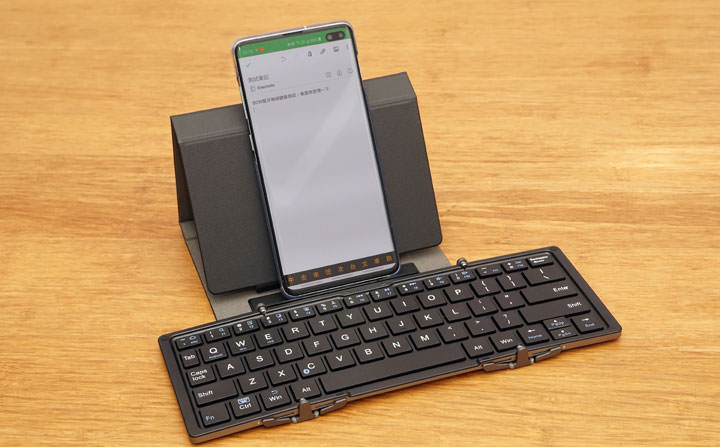 手機也能高效率打字！超便攜 B.O.W. 航世三摺疊藍牙鍵盤開箱！ - 阿祥的網路筆記本