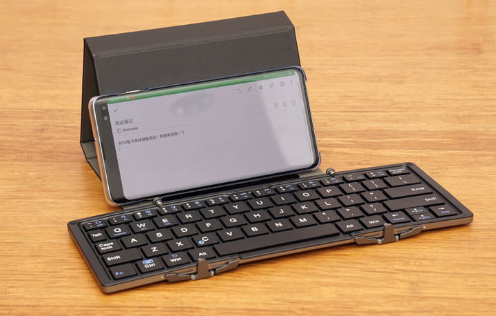 手機也能高效率打字！超便攜 B.O.W. 航世三摺疊藍牙鍵盤開箱！ - 阿祥的網路筆記本