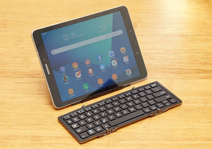 手機也能高效率打字！超便攜 B.O.W. 航世三摺疊藍牙鍵盤開箱！ - 阿祥的網路筆記本