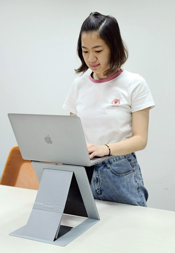 站著工作不腰疼?MOFT Z「隱形升降筆電架」開箱試用:超輕薄易收納,兼具筆電支架與站立工作兩種用途! - 阿祥的網路筆記本 站著工作不腰疼?MOFT Z「隱形升降筆電架」開箱試用:超輕薄易收納,兼具筆電支架與站立工作兩種用途! - 阿祥的網路筆記本
