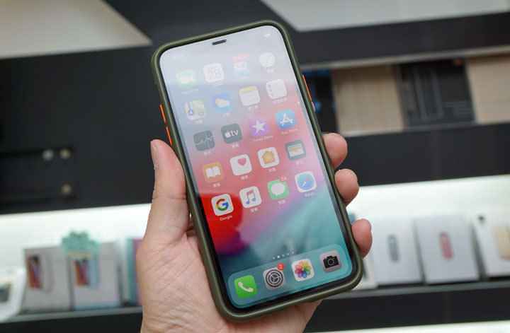 兼具耐用性與觸控手感！hoda 藍寶石螢幕保護貼 for iPhone 11 Pro Max 開箱與使用心得分享！ - 阿祥的網路筆記本