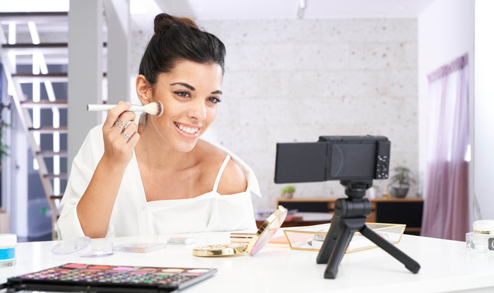 Sony 首款側翻螢幕數位相機 ZV-1,專為 VLOG、輕影音內容創作者設計,兼具易用性與強大拍攝功能! - 阿祥的網路筆記本 Sony 首款側翻螢幕數位相機 ZV-1,專為 VLOG、輕影音內容創作者設計,兼具易用性與強大拍攝功能! - 阿祥的網路筆記本