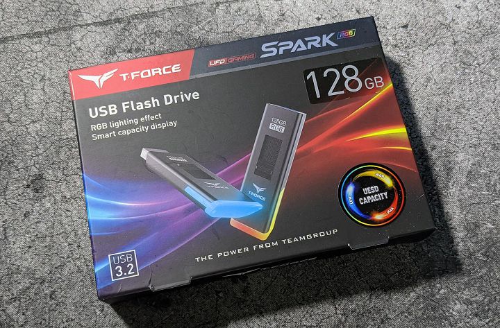 十銓 T-FORCE SPARK RGB 隨身碟開箱:存取高效,RGB 燈效兼具酷炫與實用性!更能同時支援 PC 與遊樂器! - 阿祥的網路筆記本 十銓 T-FORCE SPARK RGB 隨身碟開箱:存取高效,RGB 燈效兼具酷炫與實用性!更能同時支援 PC 與遊樂器! - 阿祥的網路筆記本
