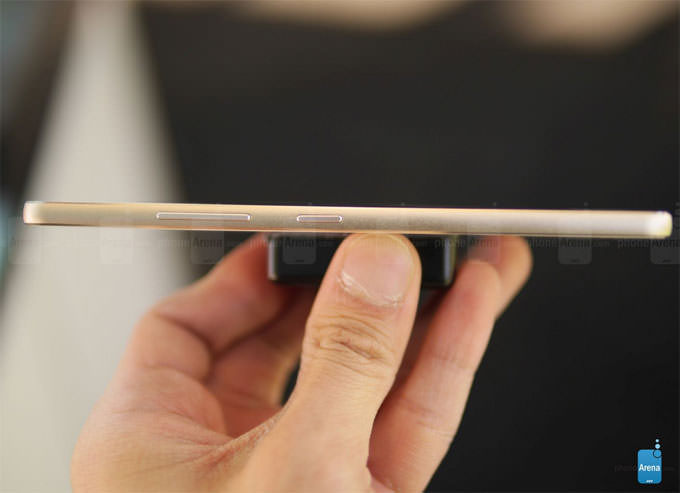 追求極致輕薄:BLU推出僅5.1mm、97g 的4.8吋智慧機「BLU Vivo Air」! - 阿祥的網路筆記本 bluvivoair006_1