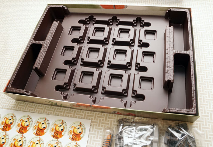 怕蟑螂的別鐵齒！派對、多人同樂一定要試試超逼真的桌上遊戲「蟑螂捕手」開箱給你看！ - 阿祥的網路筆記本