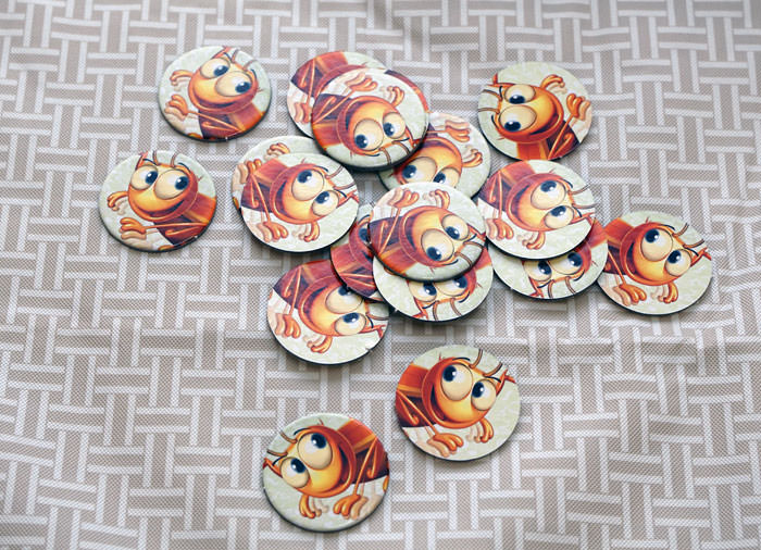 怕蟑螂的別鐵齒！派對、多人同樂一定要試試超逼真的桌上遊戲「蟑螂捕手」開箱給你看！ - 阿祥的網路筆記本