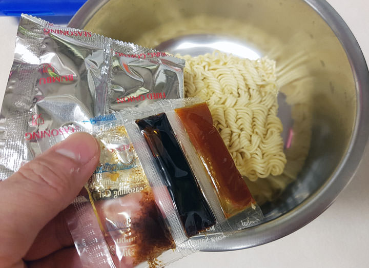 號稱全球最好吃泡麵之一的「印尼炒麵(營多麵)」試吃心得! - 阿祥的網路筆記本 004