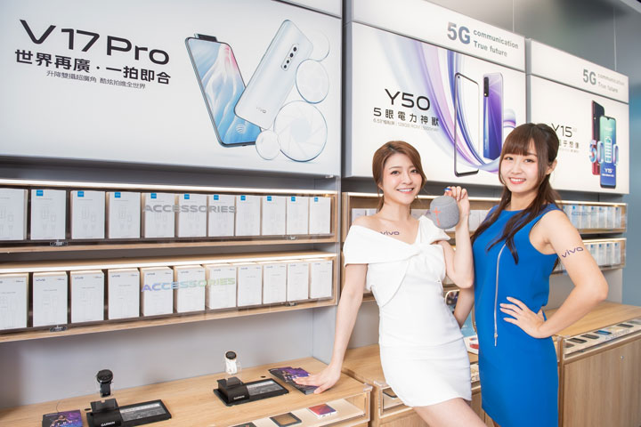vivo 全球首間智慧旗艦店插旗台北三創園區!7/25 開幕限定~三倍券購機加 1 元再送 1 機,行動電源下殺 1折! - 阿祥的網路筆記本 vivo 全球首間智慧旗艦店插旗台北三創園區!7/25 開幕限定~三倍券購機加 1 元再送 1 機,行動電源下殺 1折! - 阿祥的網路筆記本