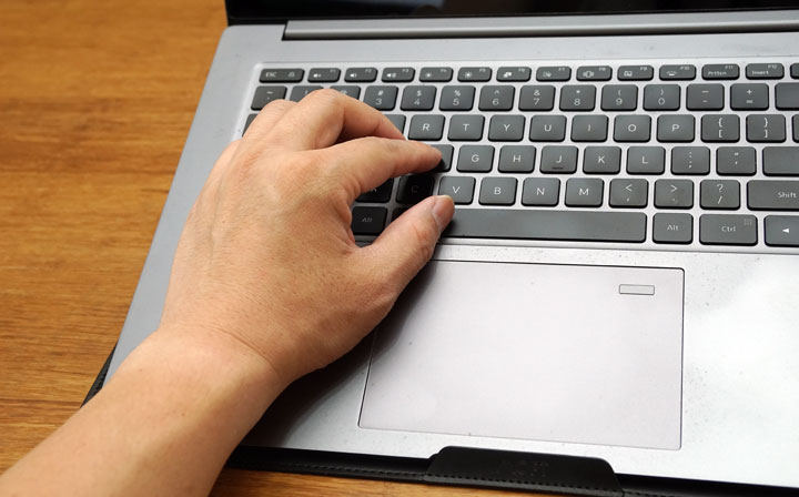 MOFT 隱形立架筆電包開箱：攜帶包與筆電架二合一，一兼兩顧的行動好夥伴！ - 阿祥的網路筆記本