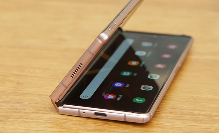 三星 Galaxy Z Fold2 5G 星霧金版純開箱,實機初次見面,香噴噴嗎? - 阿祥的網路筆記本 三星 Galaxy Z Fold2 5G 星霧金版純開箱,實機初次見面,香噴噴嗎? - 阿祥的網路筆記本
