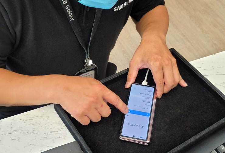 一手掌握未來科技！三星 Galaxy Z Fold2 5G 深度體驗心得分享～同場加映 Galaxy Z 星鑽尊榮服務體驗！ - 阿祥的網路筆記本