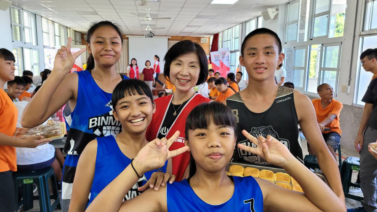 遠傳免費數位素養課程深入校園,「翻轉教育 讓愛遠傳」!經營團隊與志工深入偏鄉推動數位科技應用! - 阿祥的網路筆記本 遠傳免費數位素養課程深入校園,「翻轉教育 讓愛遠傳」!經營團隊與志工深入偏鄉推動數位科技應用! - 阿祥的網路筆記本