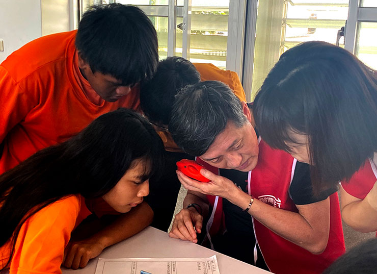 遠傳免費數位素養課程深入校園,「翻轉教育 讓愛遠傳」!經營團隊與志工深入偏鄉推動數位科技應用! - 阿祥的網路筆記本 遠傳免費數位素養課程深入校園,「翻轉教育 讓愛遠傳」!經營團隊與志工深入偏鄉推動數位科技應用! - 阿祥的網路筆記本