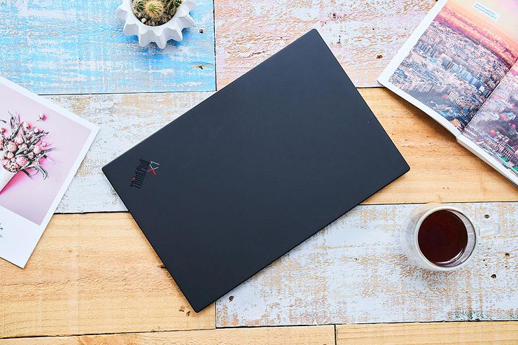第 8 代 ThinkPad X1 Carbon 深度評測：輕薄依舊、全能高效，最強商務筆電再臨！ - 阿祥的網路筆記本