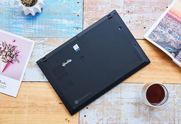 第 8 代 ThinkPad X1 Carbon 深度評測：輕薄依舊、全能高效，最強商務筆電再臨！ - 阿祥的網路筆記本