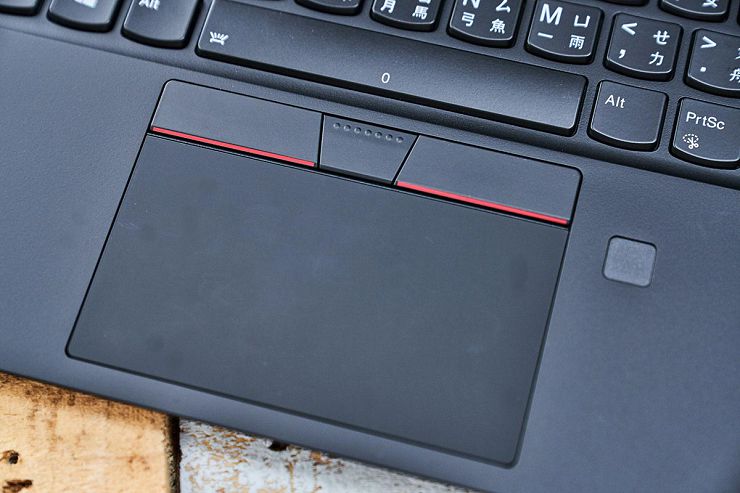 第 8 代 ThinkPad X1 Carbon 深度評測：輕薄依舊、全能高效，最強商務筆電再臨！ - 阿祥的網路筆記本