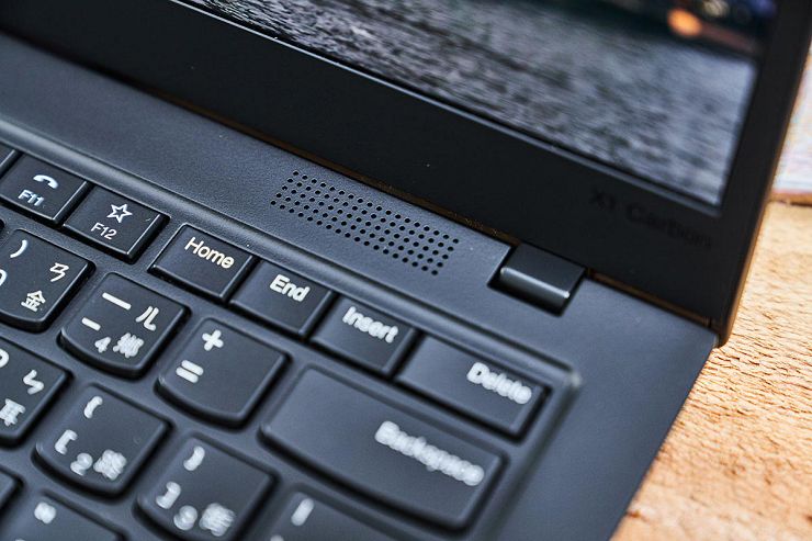 第 8 代 ThinkPad X1 Carbon 深度評測：輕薄依舊、全能高效，最強商務筆電再臨！ - 阿祥的網路筆記本