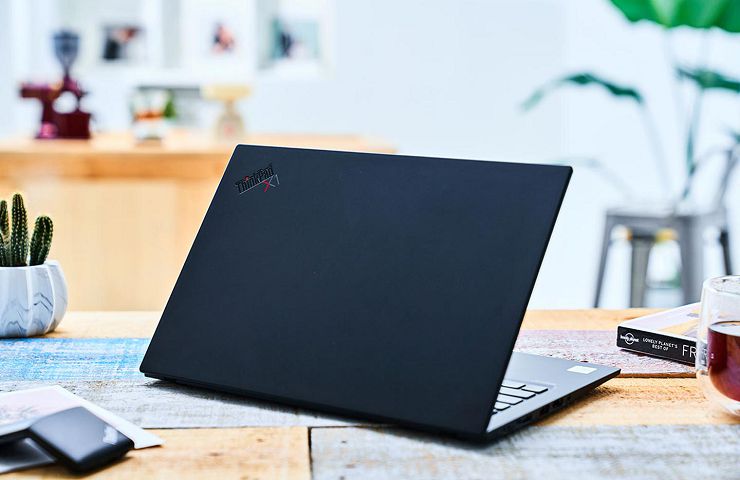 第 8 代 ThinkPad X1 Carbon 深度評測：輕薄依舊、全能高效，最強商務筆電再臨！ - 阿祥的網路筆記本