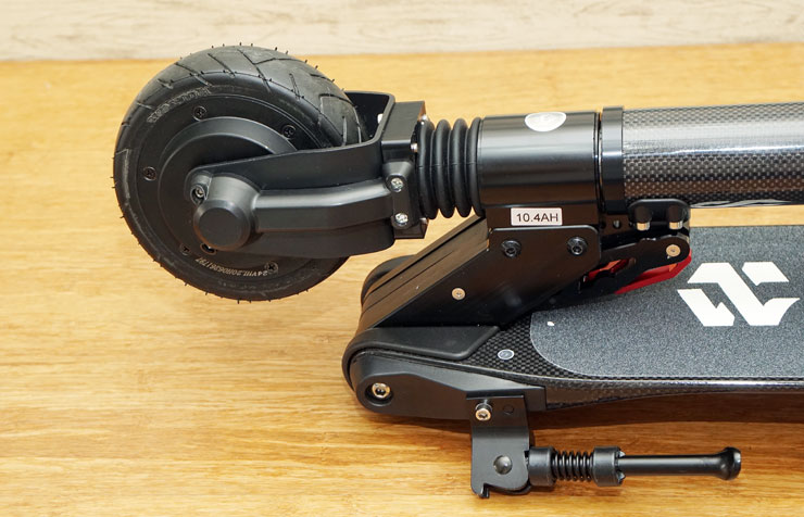 兼具輕巧與堅固性：Waymax X6碳纖維電動滑板車開箱體驗～輕型電動載具的首選，更是短距移動的利器！ - 阿祥的網路筆記本