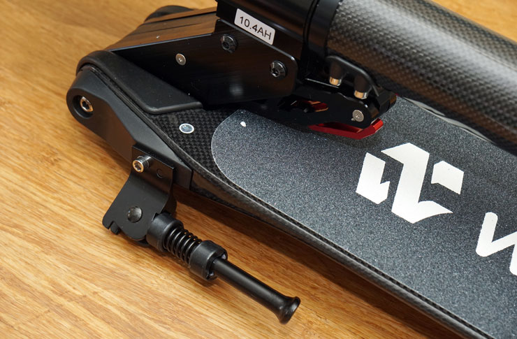 兼具輕巧與堅固性：Waymax X6碳纖維電動滑板車開箱體驗～輕型電動載具的首選，更是短距移動的利器！ - 阿祥的網路筆記本