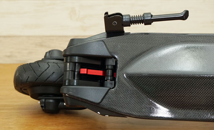 兼具輕巧與堅固性：Waymax X6碳纖維電動滑板車開箱體驗～輕型電動載具的首選，更是短距移動的利器！ - 阿祥的網路筆記本