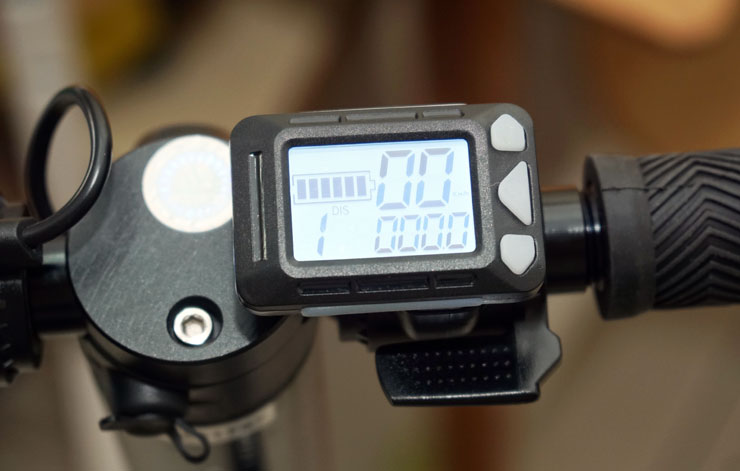 兼具輕巧與堅固性：Waymax X6碳纖維電動滑板車開箱體驗～輕型電動載具的首選，更是短距移動的利器！ - 阿祥的網路筆記本