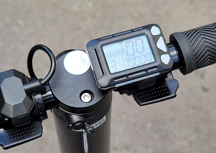 兼具輕巧與堅固性：Waymax X6碳纖維電動滑板車開箱體驗～輕型電動載具的首選，更是短距移動的利器！ - 阿祥的網路筆記本