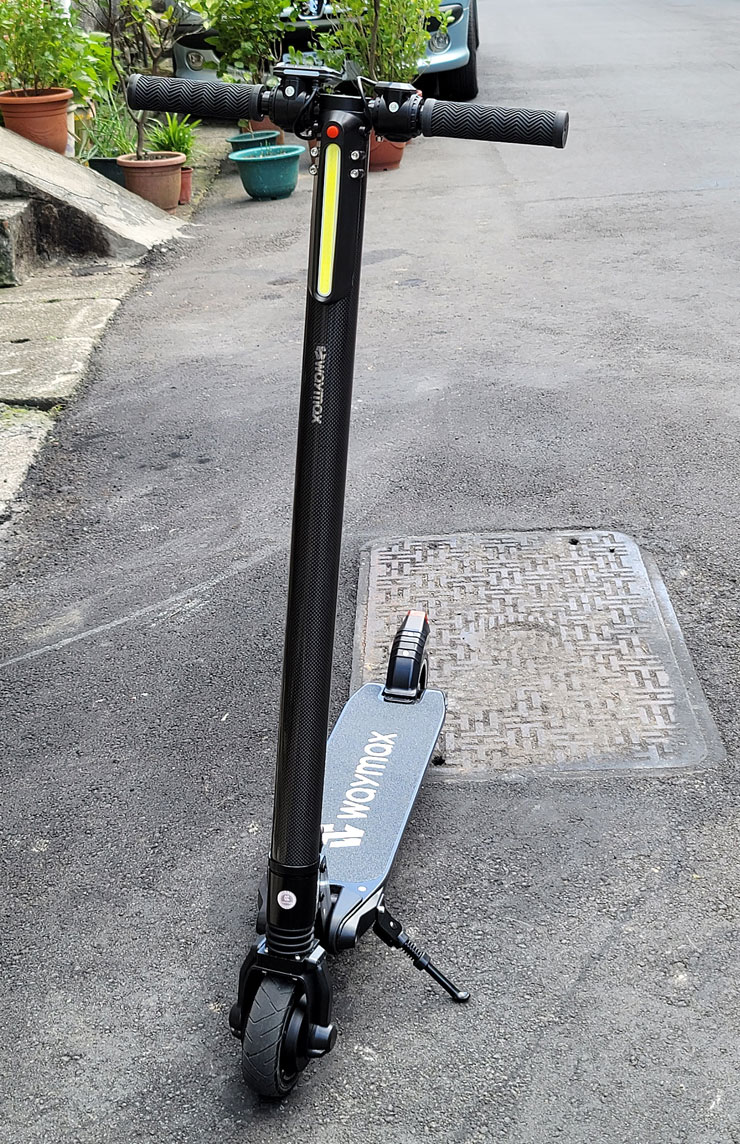 兼具輕巧與堅固性：Waymax X6碳纖維電動滑板車開箱體驗～輕型電動載具的首選，更是短距移動的利器！ - 阿祥的網路筆記本
