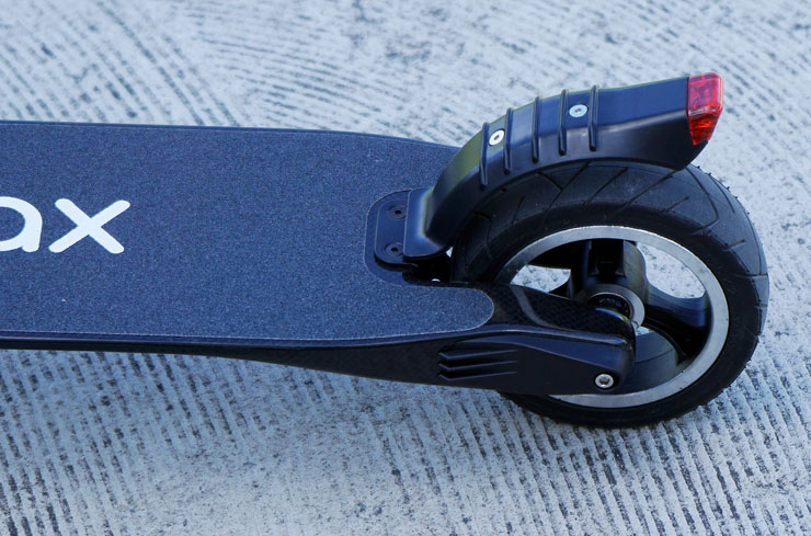 兼具輕巧與堅固性：Waymax X6碳纖維電動滑板車開箱體驗～輕型電動載具的首選，更是短距移動的利器！ - 阿祥的網路筆記本