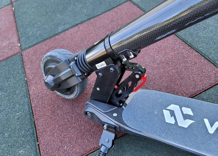 兼具輕巧與堅固性：Waymax X6碳纖維電動滑板車開箱體驗～輕型電動載具的首選，更是短距移動的利器！ - 阿祥的網路筆記本