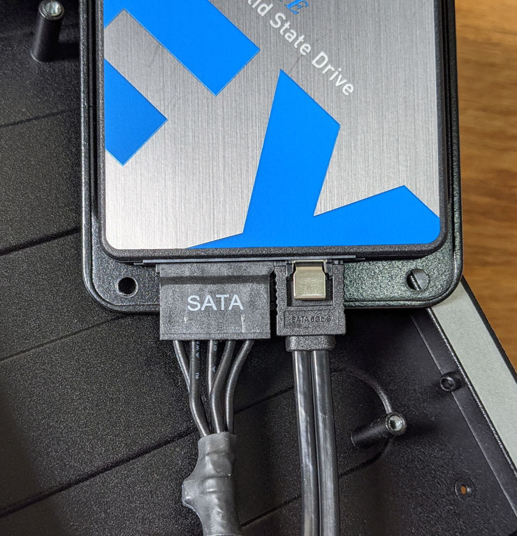 TeamGroup 高效能 2.5 吋 SSD 雙開箱：CX2 與 EX2 512GB 款實戰測試，告訴你裝機升級或容量擴充該怎麼選？ - 阿祥的網路筆記本