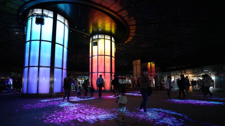 Epson 推出全球最輕巧 30000 流明 3LCD 雷射投影機 EB-L30000U，打造高雄捷運「鳳翼天翔」體感互動光雕秀！ - 阿祥的網路筆記本