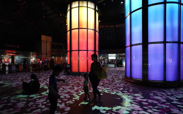 Epson 推出全球最輕巧 30000 流明 3LCD 雷射投影機 EB-L30000U，打造高雄捷運「鳳翼天翔」體感互動光雕秀！ - 阿祥的網路筆記本