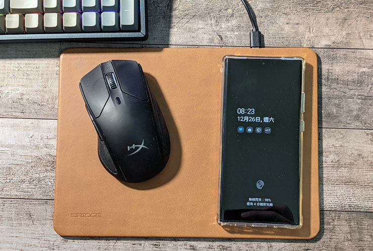 iBRIDGE Qi 無線充電皮革滑鼠墊開箱:質感優異,讓桌面化繁為簡的利器! - 阿祥的網路筆記本 iBRIDGE Qi 無線充電皮革滑鼠墊開箱:質感優異,讓桌面化繁為簡的利器! - 阿祥的網路筆記本
