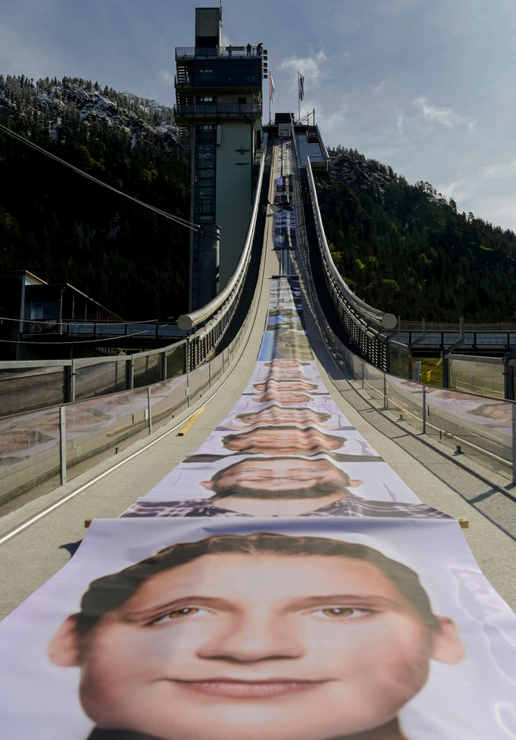 破百公尺長！Canon 專業繪圖機成功締造「史上最長照片」金氏世界紀錄！ - 阿祥的網路筆記本