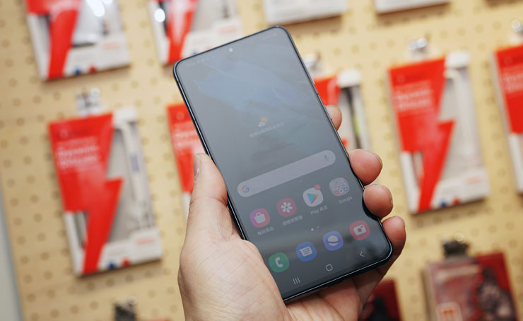 手感一流，指紋解鎖超犀利！ZEELOT 滿版玻璃保護貼 for 三星 Galaxy S21 全系列開箱與使用心得分享！ - 阿祥的網路筆記本
