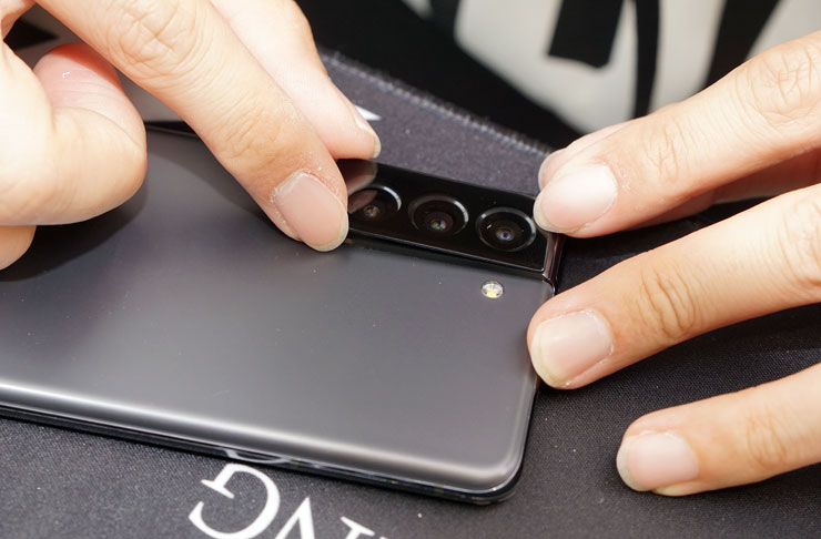 手感一流，指紋解鎖超犀利！ZEELOT 滿版玻璃保護貼 for 三星 Galaxy S21 全系列開箱與使用心得分享！ - 阿祥的網路筆記本