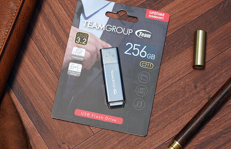 十銓 C211 紳士碟開箱：極簡時尚，輕巧易攜的大容量隨身碟之選！ - 阿祥的網路筆記本