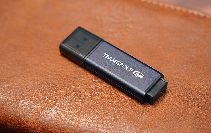 十銓 C211 紳士碟開箱：極簡時尚，輕巧易攜的大容量隨身碟之選！ - 阿祥的網路筆記本