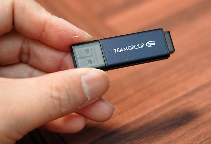 十銓 C211 紳士碟開箱：極簡時尚，輕巧易攜的大容量隨身碟之選！ - 阿祥的網路筆記本