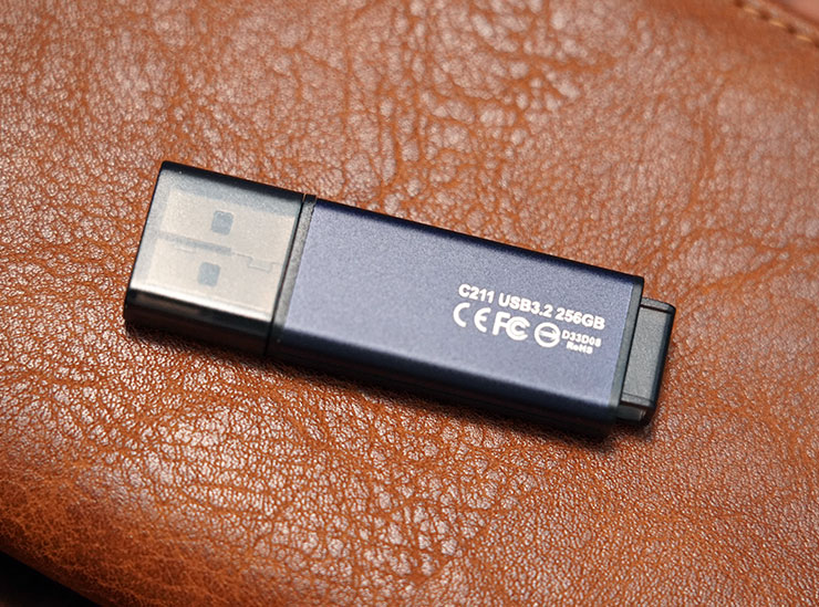 十銓 C211 紳士碟開箱：極簡時尚，輕巧易攜的大容量隨身碟之選！ - 阿祥的網路筆記本