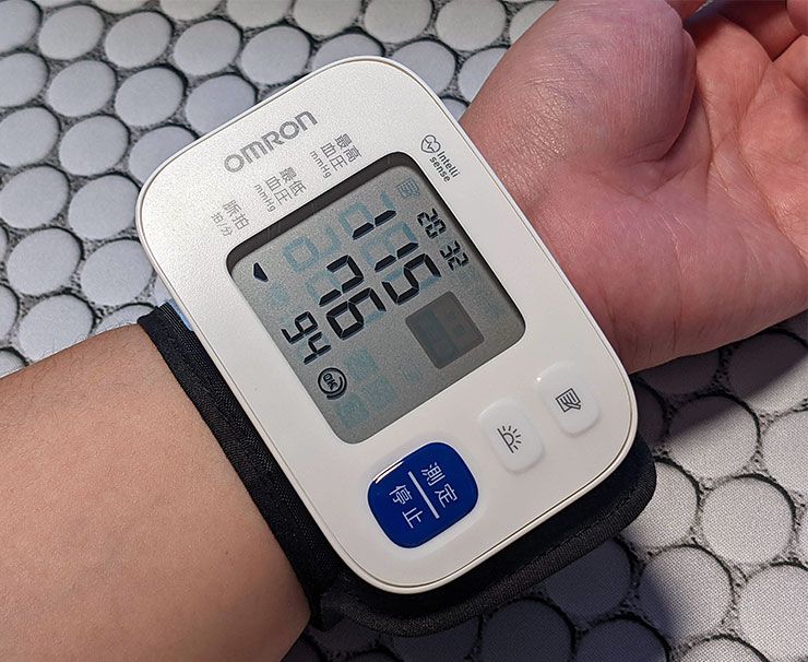 智慧穿戴監控血壓玩真的！YHE BP Doctor 健康監測智慧型手錶開箱：實現上臂式血壓機隨身攜帶，心率、HRV、血氧濃度與睡眠監控功能一次集結！ - 阿祥的網路筆記本