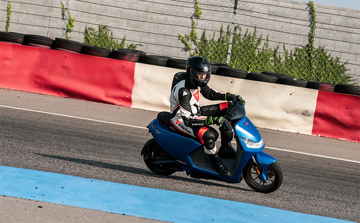 白牌電動機車最速款降臨：「城市鋼砲」－KYMCO S7R 是否能改變電車生態？揭露三個挑戰市場的核心策略！ - 阿祥的網路筆記本