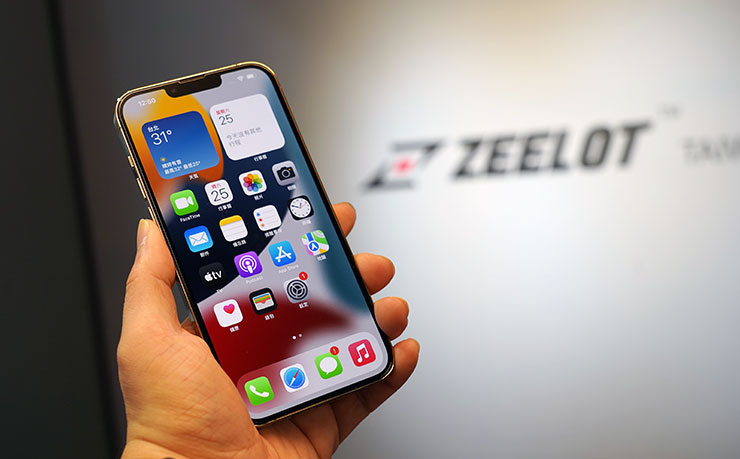 ZEELOT 滿版玻璃保護貼 for iPhone 13 系列開箱:高清透+抗藍光二合一、電競霧與防窺探一應俱全!給你優異品質,還幫你省荷包! - 阿祥的網路筆記本 ZEELOT 滿版玻璃保護貼 for iPhone 13 系列開箱:高清透+抗藍光二合一、電競霧與防窺探一應俱全!給你優異品質,還幫你省荷包! - 阿祥的網路筆記本